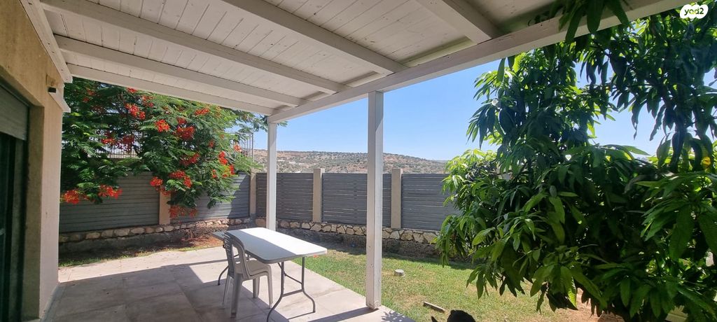 דו משפחתי, אורנית