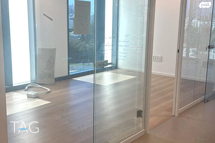 משרדים, דרך מנחם בגין 156, תל אביב יפו