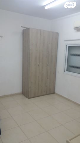 דירה, דרך אבא הלל 32, שכונת גפן, רמת גן