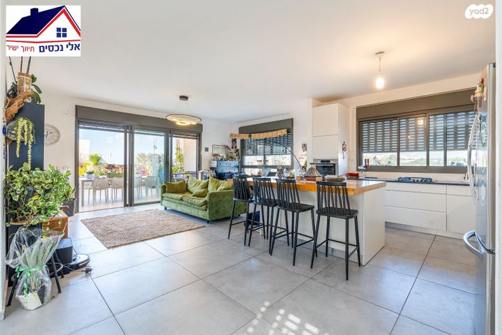 גג/ פנטהאוז, שקד, החורש, חריש