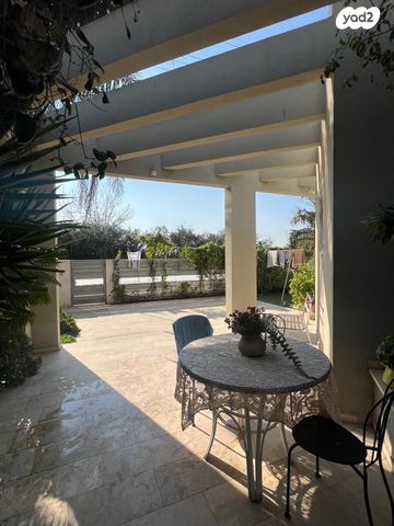 בית פרטי/ קוטג', בית יצחק שער חפר, בית יצחק שער חפר