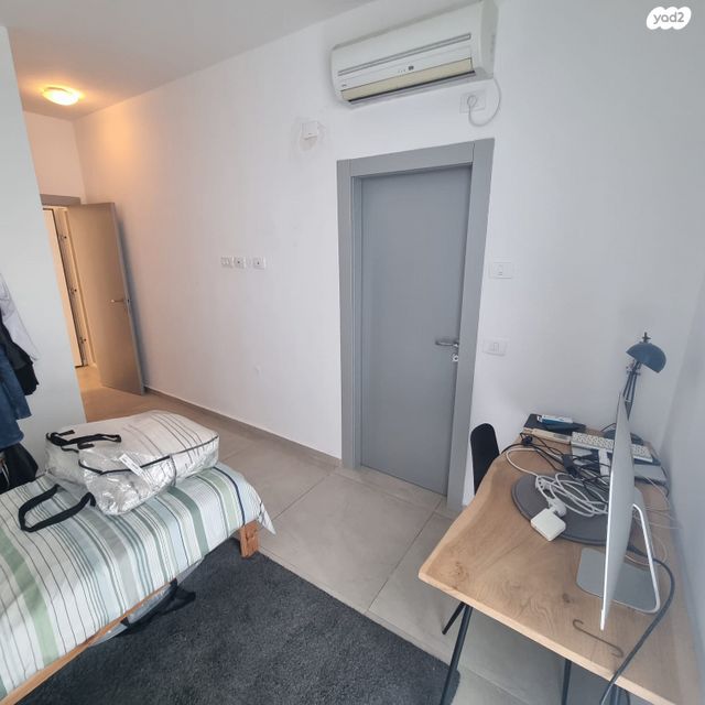 דירה, אריק איינשטיין, הרצליה ב', הרצליה