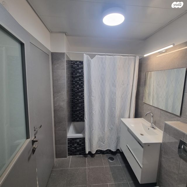 דירה, אריק איינשטיין, הרצליה ב', הרצליה