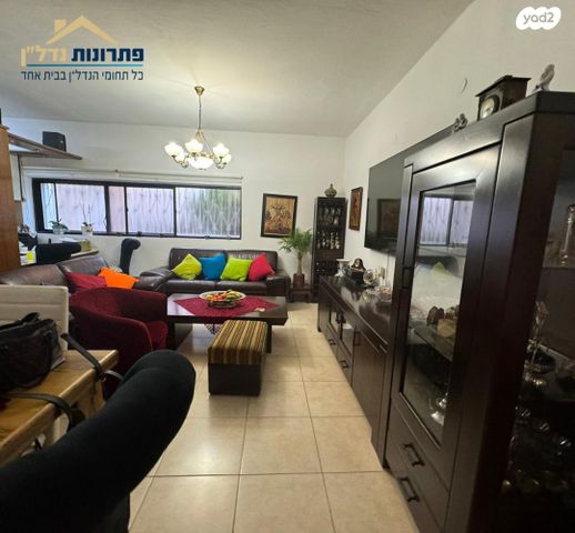 דירת גן, חנה סנש, קרית אתא