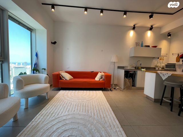 מונטיפיורי, הרכבת