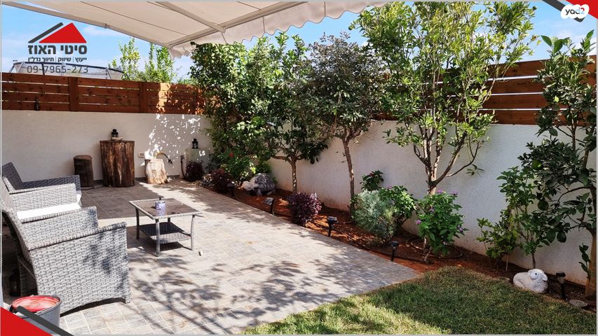 דו משפחתי, תל מונד