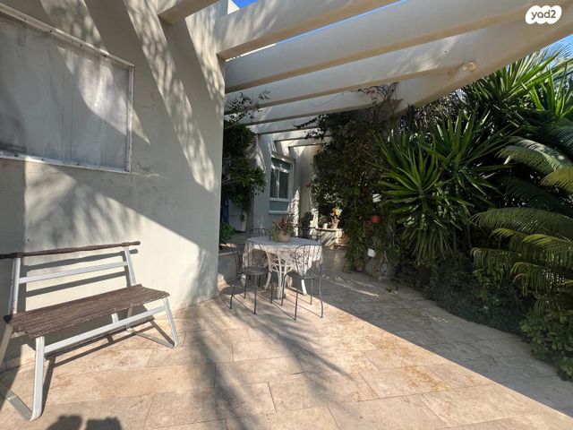 בית פרטי/ קוטג', בית יצחק שער חפר, בית יצחק שער חפר