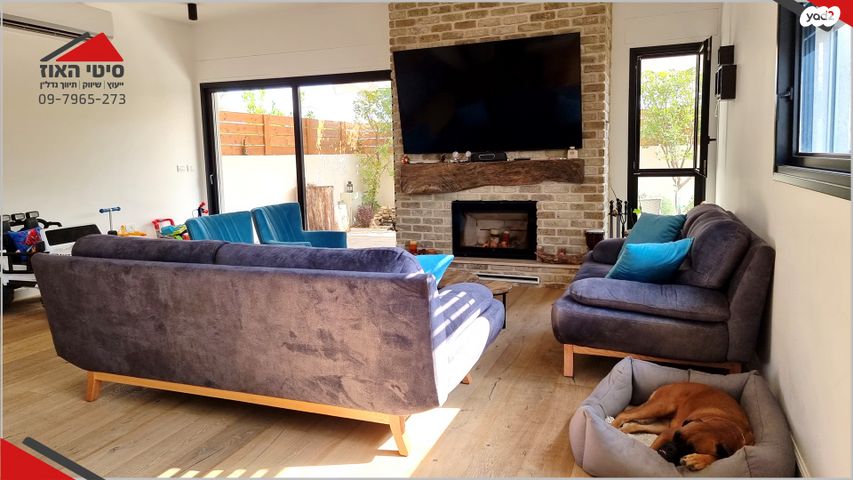 דו משפחתי, תל מונד