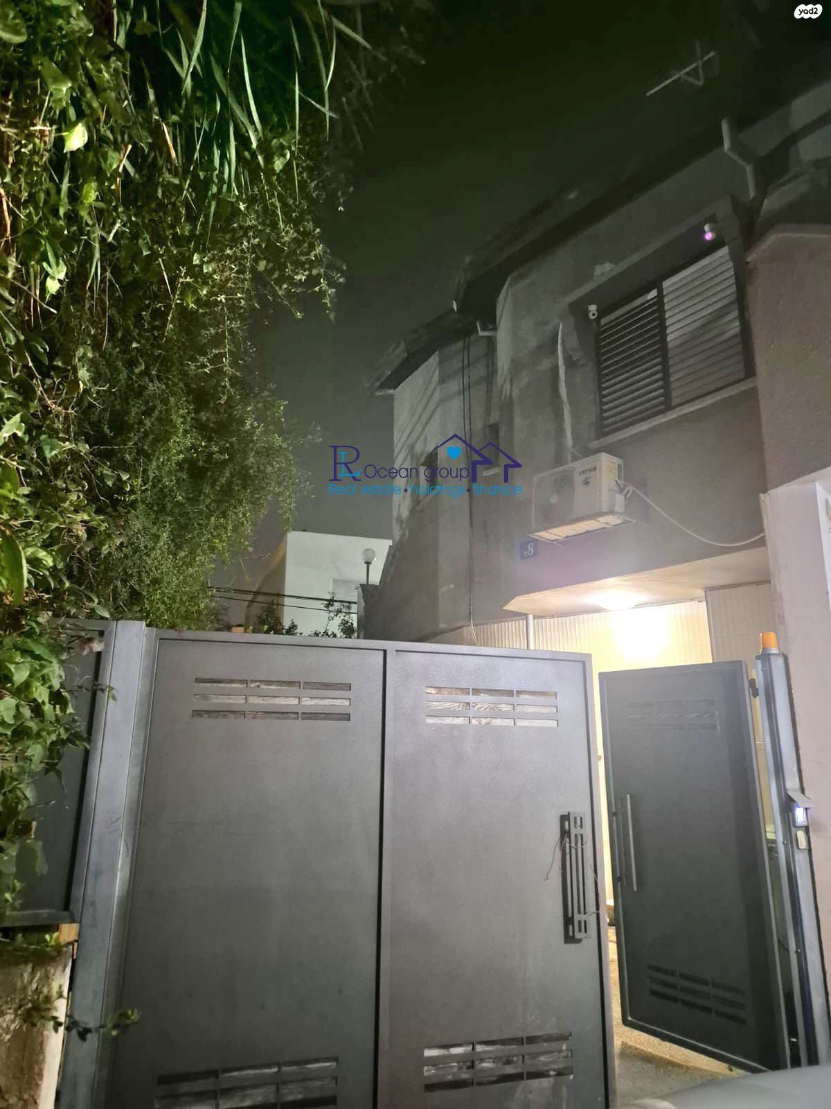 החולית 8