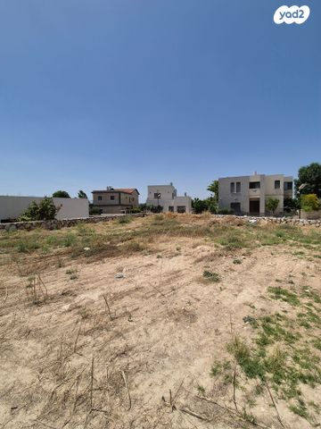 מגרשים