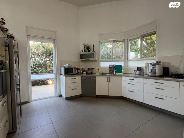 בית פרטי/ קוטג', בית יצחק שער חפר, בית יצחק שער חפר