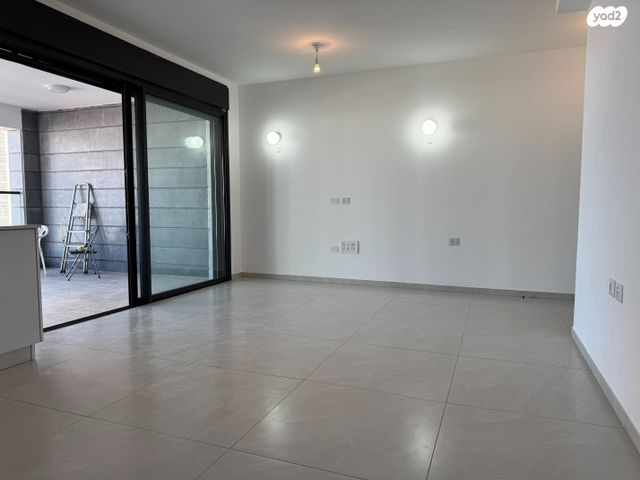 דירה, יצחק שמיר, גבעת שמואל