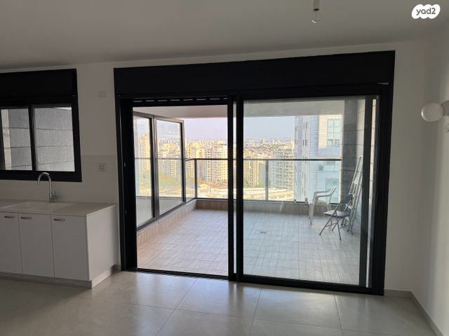 דירה, יצחק שמיר, גבעת שמואל