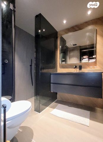 סאבלט, מרינה, הרצליה