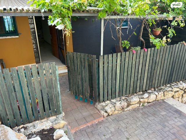 בית פרטי/ קוטג', החרוב 12, שכונה ותיקה - מרכז העיר, מעלות תרשיחא