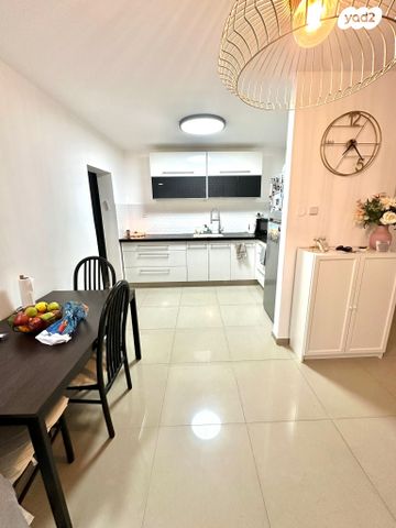 שביל חודשי השנה 