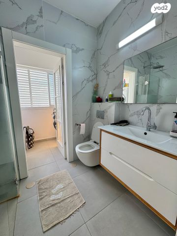 גג/ פנטהאוז, כרמל, אחוזת הנשיא, רחובות