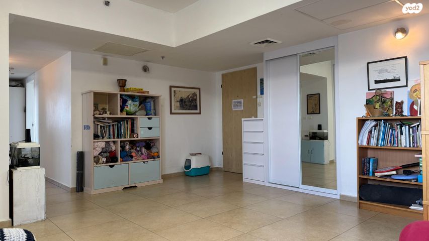 גג/ פנטהאוז, כרמל, אחוזת הנשיא, רחובות