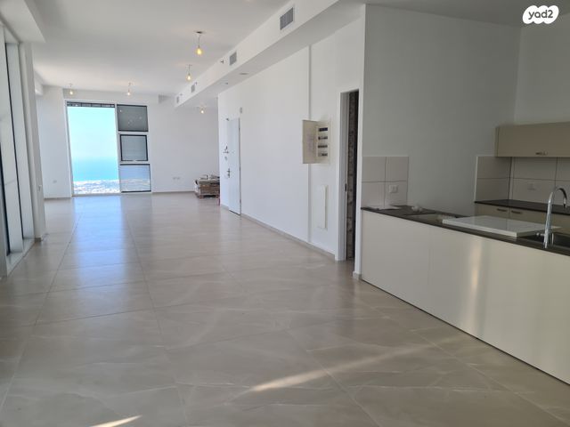 גג/ פנטהאוז, אריאל שרון 10, סיטי, גבעתיים