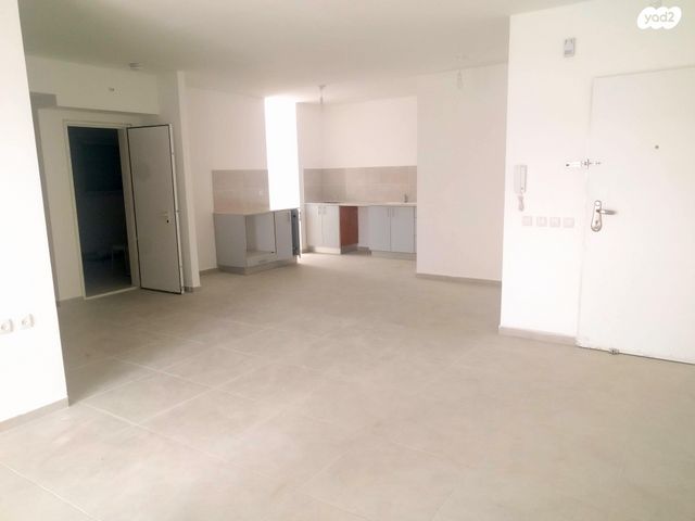 דירת גן, שבט יהודה 8, אחיסמך, לוד