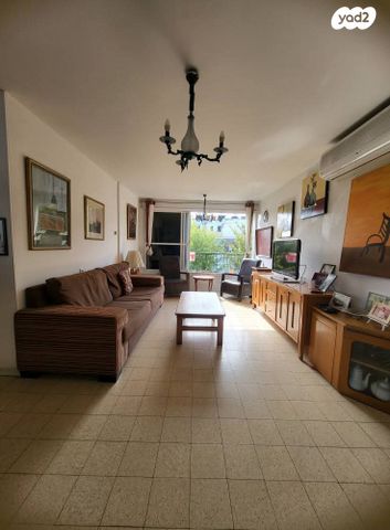 גג/ פנטהאוז, יהוד מונוסון