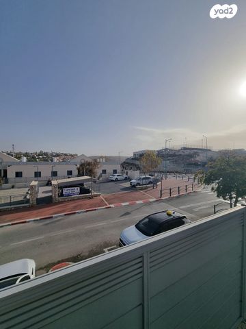 דו משפחתי, נעלה