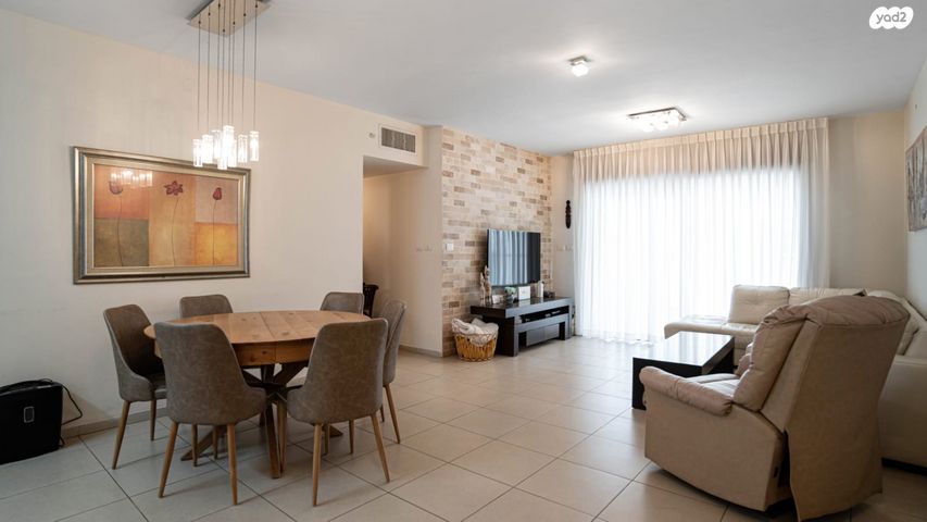 דירה, אלוף עוזי נרקיס, מזרחי א, כפר סבא