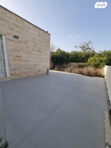 דו משפחתי, נעלה