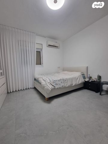 דו משפחתי, נעלה