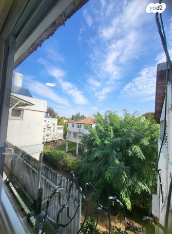 גג/ פנטהאוז, יהוד מונוסון