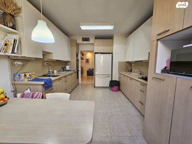 דירת גן, א.ד. גורדון, בני ברק