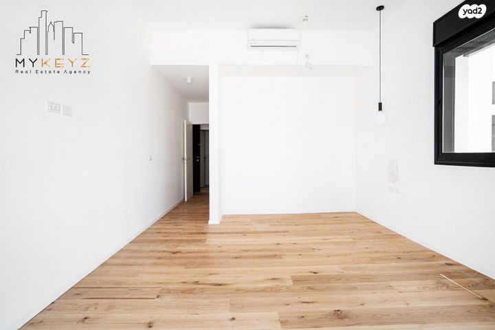 גג/ פנטהאוז, יואב, חרוזים, רמת גן