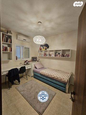 דירת גן, א.ד. גורדון, בני ברק