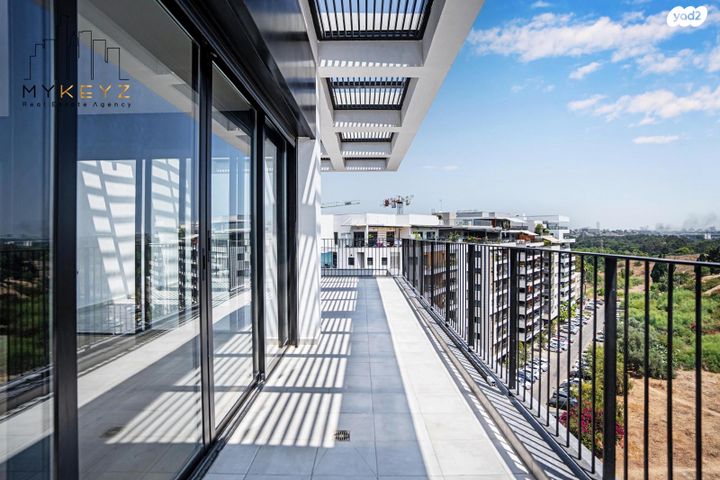 גג/ פנטהאוז, יואב, חרוזים, רמת גן