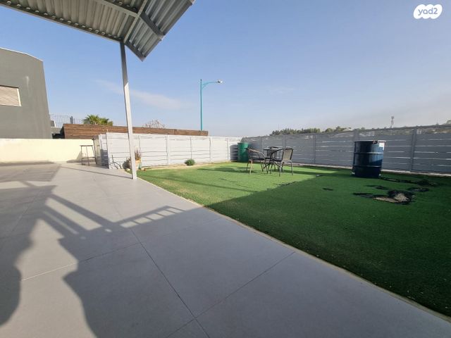 דו משפחתי, נעלה