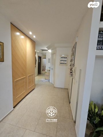 דירת גן, א.ד. גורדון, בני ברק