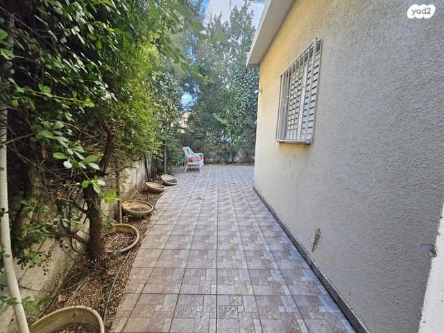 דירת גן, א.ד. גורדון, בני ברק