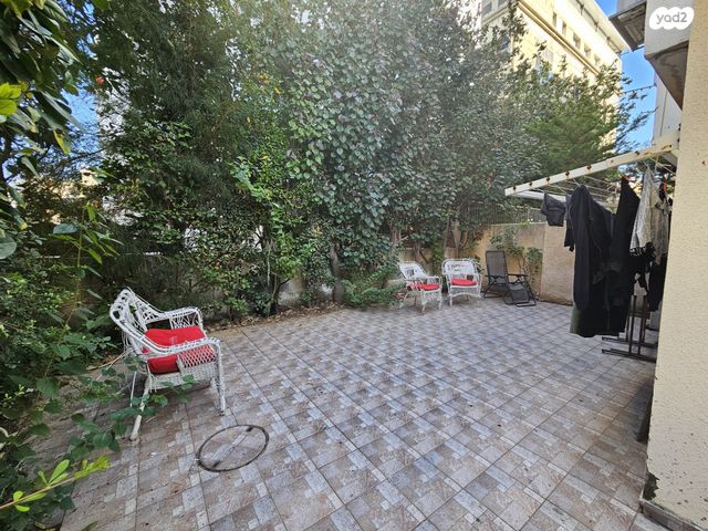 דירת גן, א.ד. גורדון, בני ברק