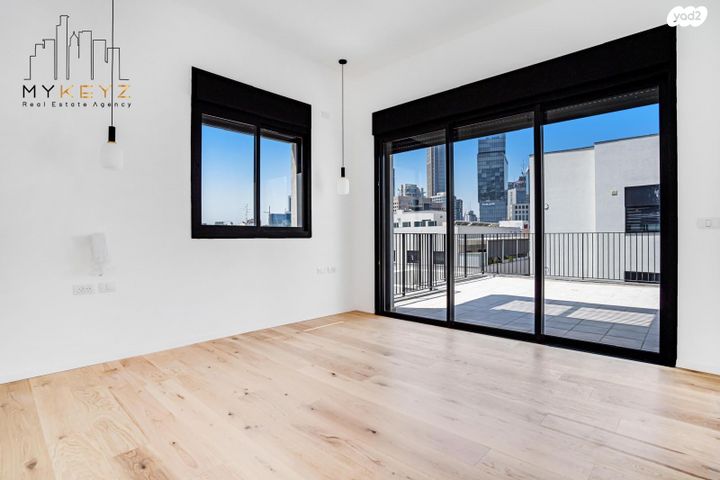 גג/ פנטהאוז, יואב, חרוזים, רמת גן