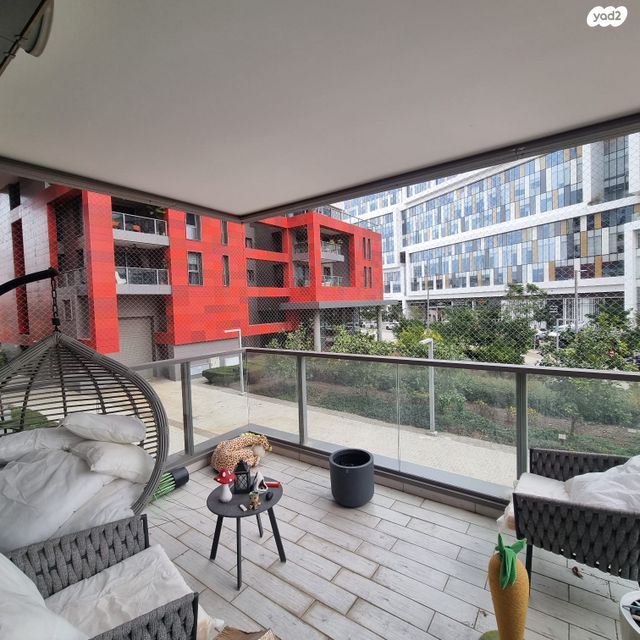 דירה, אריק איינשטיין, הרצליה ב', הרצליה