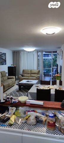 דירה, הנדיב, הרצליה