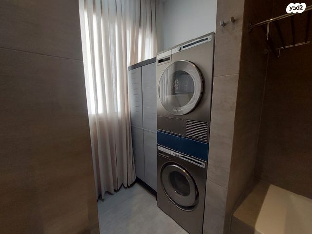 גג/ פנטהאוז, אוסישקין 10, מרכז העיר דרום, נתניה