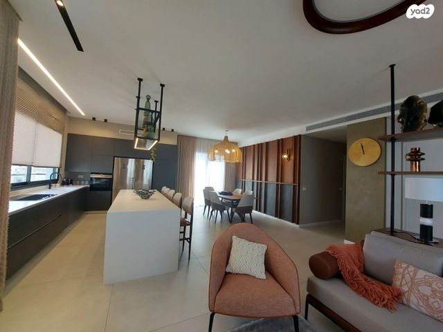 גג/ פנטהאוז, אוסישקין 10, מרכז העיר דרום, נתניה