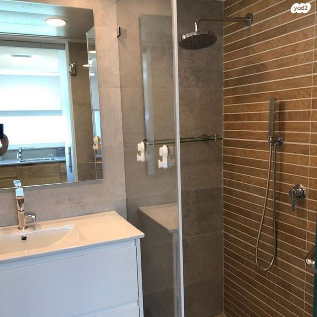 דירה, אלי לנדאו, הרצליה פיתוח, הרצליה