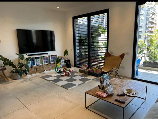 דירה, הרצליה