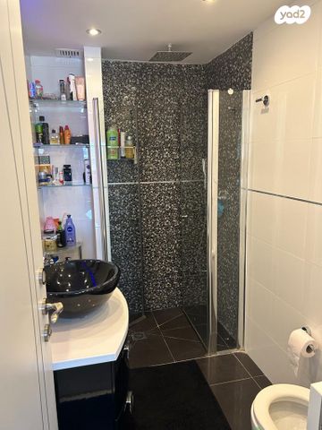 דירה, הרצליה