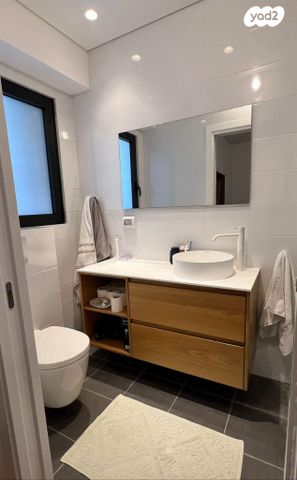 דירה, הרצליה