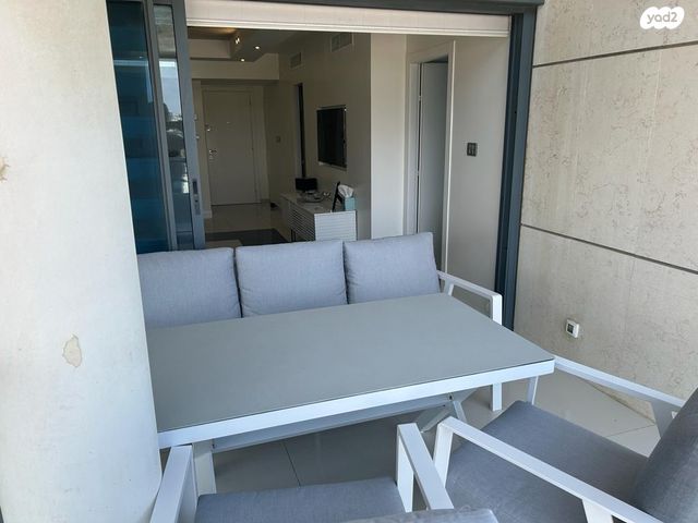 דירה, הרצליה