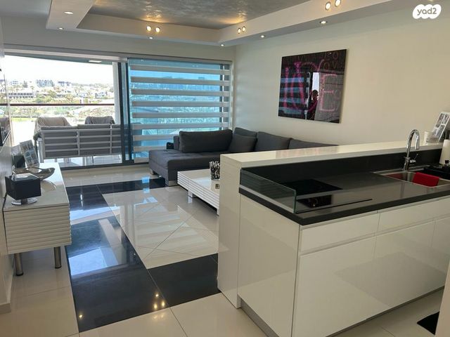 דירה, הרצליה