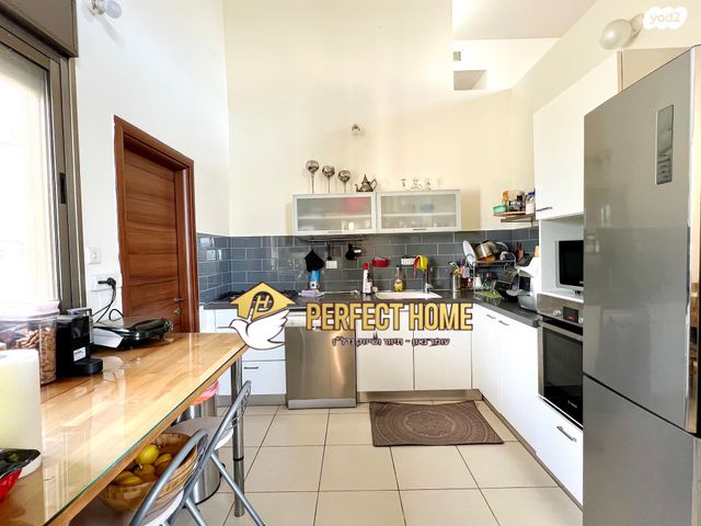 גג/ פנטהאוז, הצבאית, כפר יונה